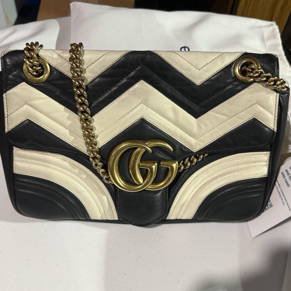 Gucci Marmont Matelassé Shoulder Bag. Double Authentification.